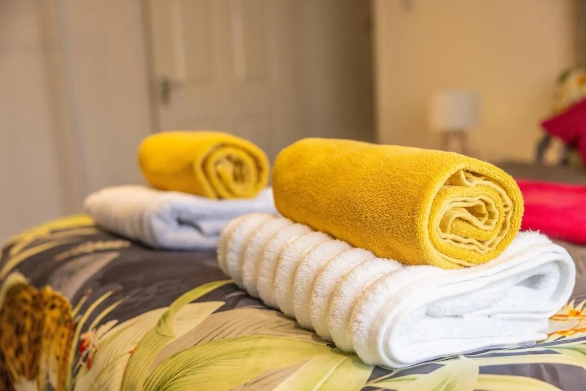 Kingsholm Sunnyvibes 2 Bedrooms Free Parking 3 Plus Nights Deal Gloucester 0*,  United Kingdom