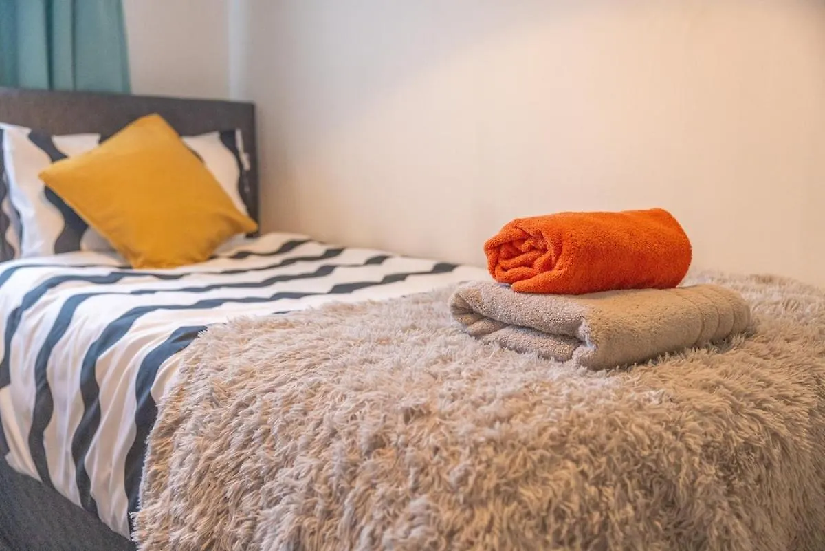 Kingsholm Sunnyvibes 2 Bedrooms Free Parking 3 Plus Nights Deal Gloucester Apartment