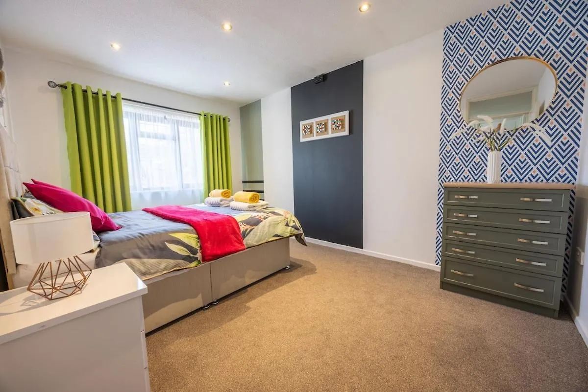 Kingsholm Sunnyvibes 2 Bedrooms Free Parking 3 Plus Nights Deal Gloucester